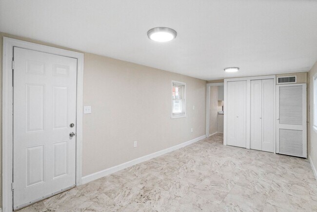 Photo - 8108 N Alaska St Unit 8108 1/2 N Alaska St