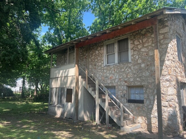 222 1/2 W. Shawnee - 222 1/2 W. Shawnee Apartment Unit B