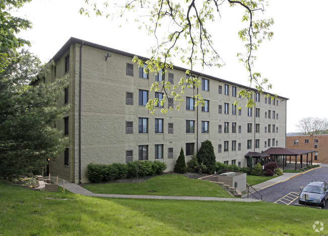 Photo - Shaler Oaks Apartments