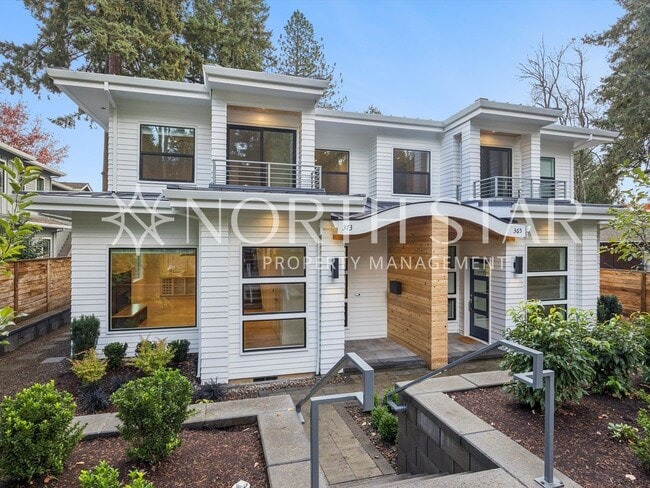Building Photo - Lake Oswego Modern Luxury Duplex