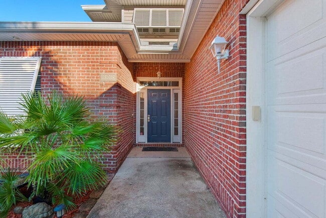 Photo - "Charming 3-Bed Oasis with Pool in Niceville!"