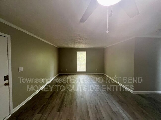 Building Photo - 5853 Century Oaks Dr