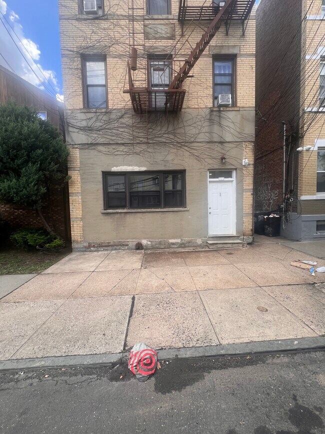 Photo - 325 Avenue E Apartments