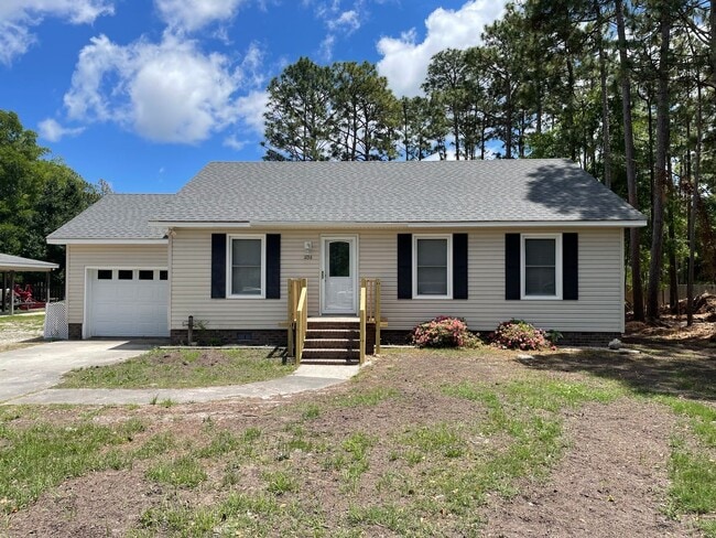 Photo - 3 Bedroom 2 Bath house in Boiling Springs with Workshop/Garage