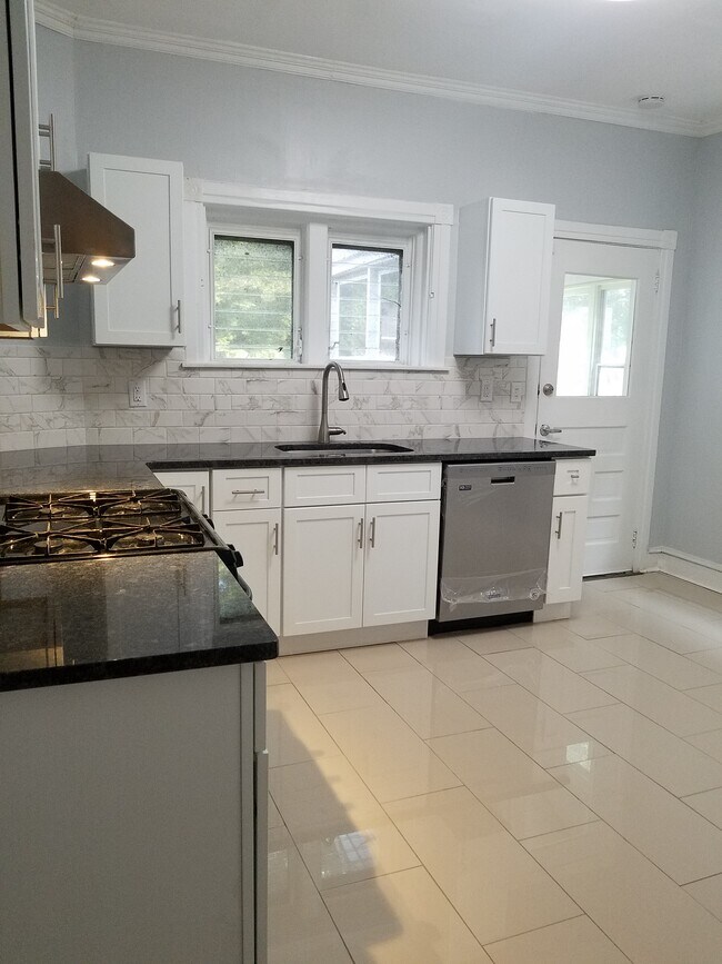 1033 Woodside Ave Townhome Townhome Rental in Brookhaven PA