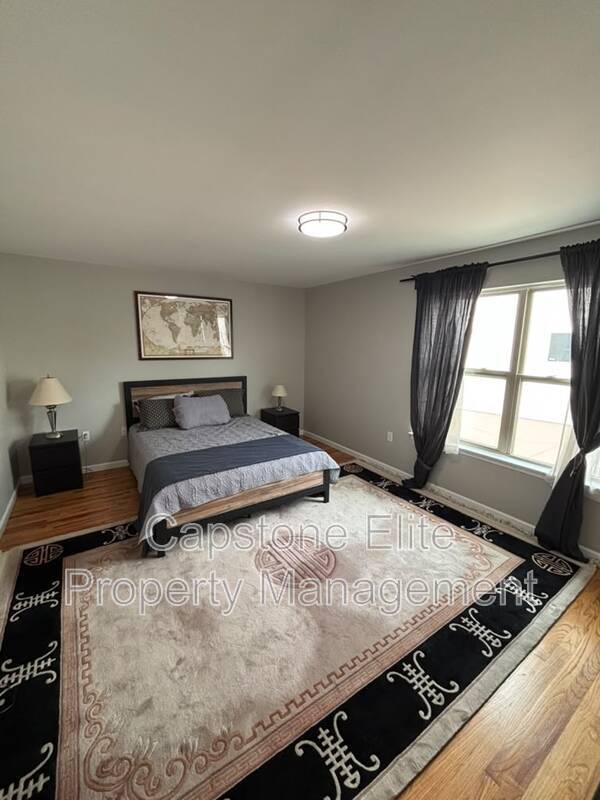 Building Photo - 255-257-257 New Jersey Railroad Ave Unit 1 - 3 Upstairs Master Suite