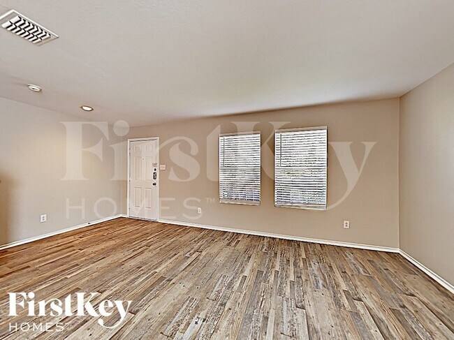 Photo - 2801 Spencer Cir