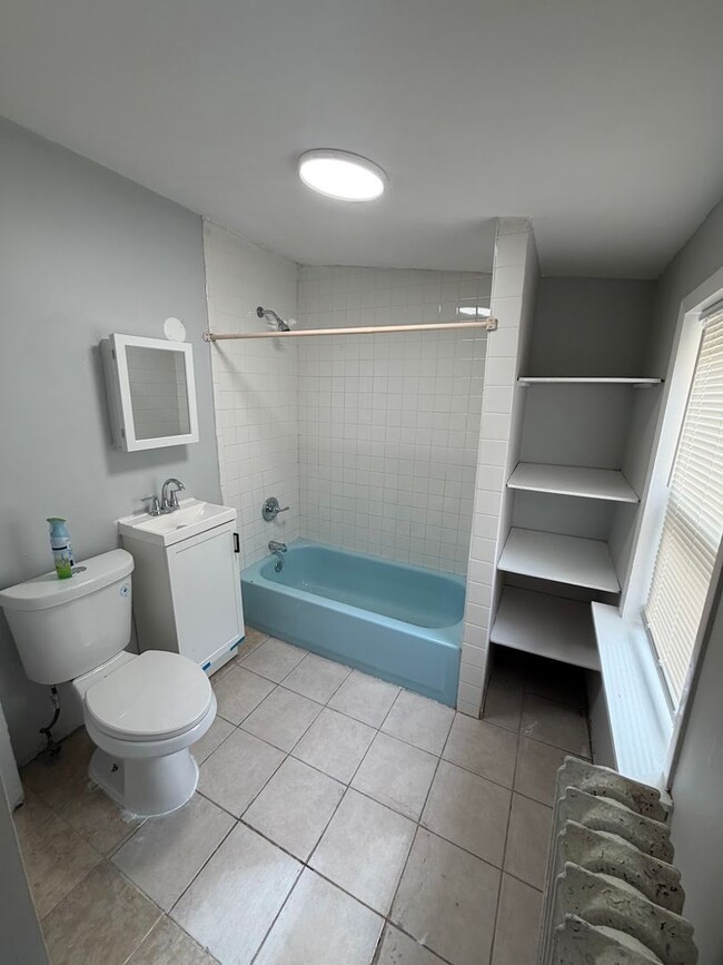 Building Photo - 25 S 9th St Unit 1 Rear