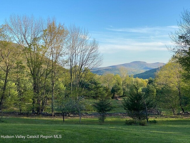 Photo - 206 Hutchin Hl Rd