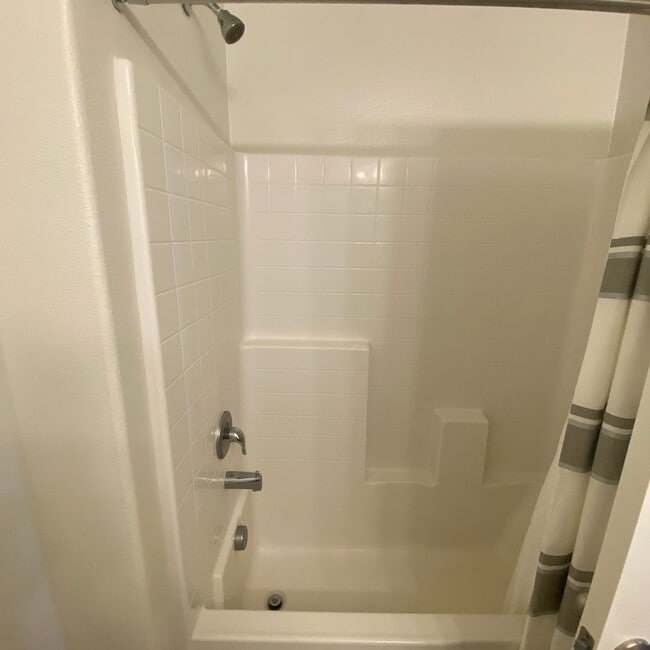 Photo - NEWER 4 BEDROOM VICTORVILLE HOME