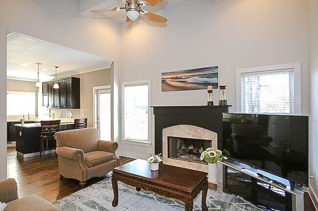 Photo - 1285 Martin St SE