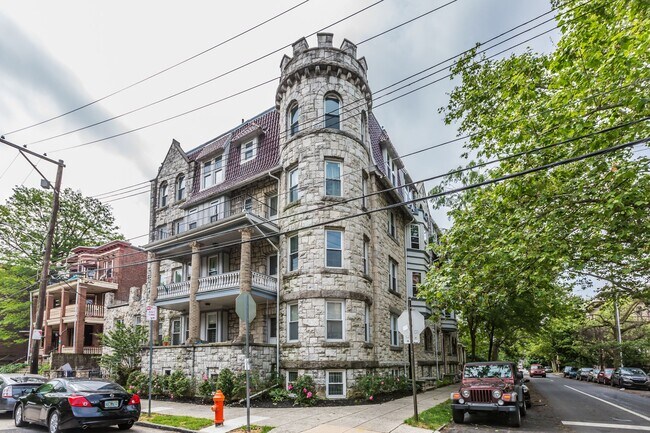 Stonehurst Apartments