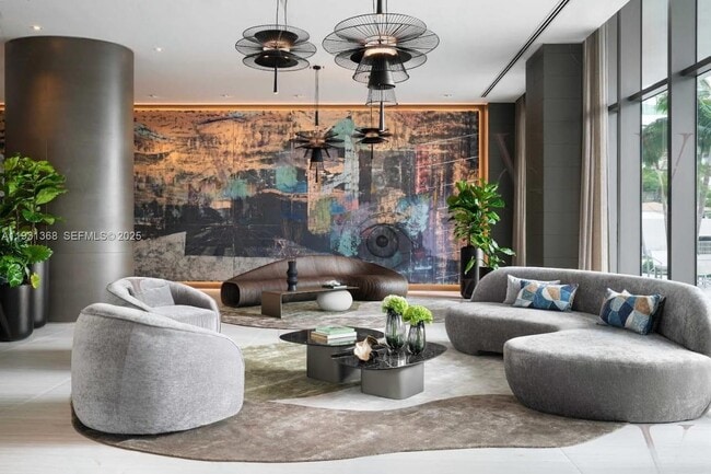 Building Photo - 460 NE 28th St Unit 3903