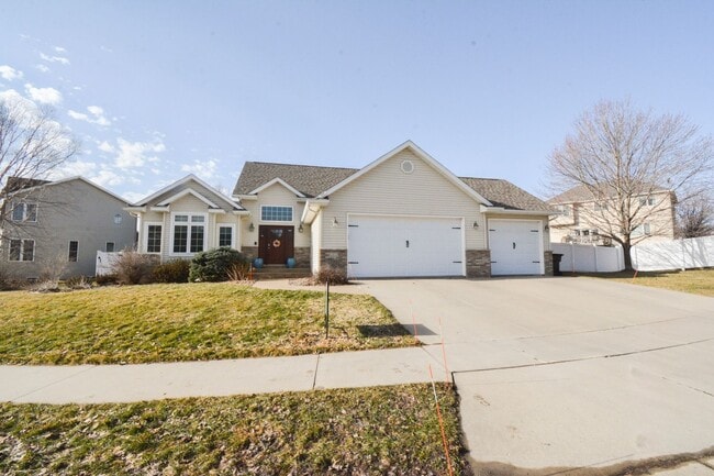 Building Photo - Gorgeous 5 Bed, 4 Bath Home with 4 Levels of Living Space For Rent