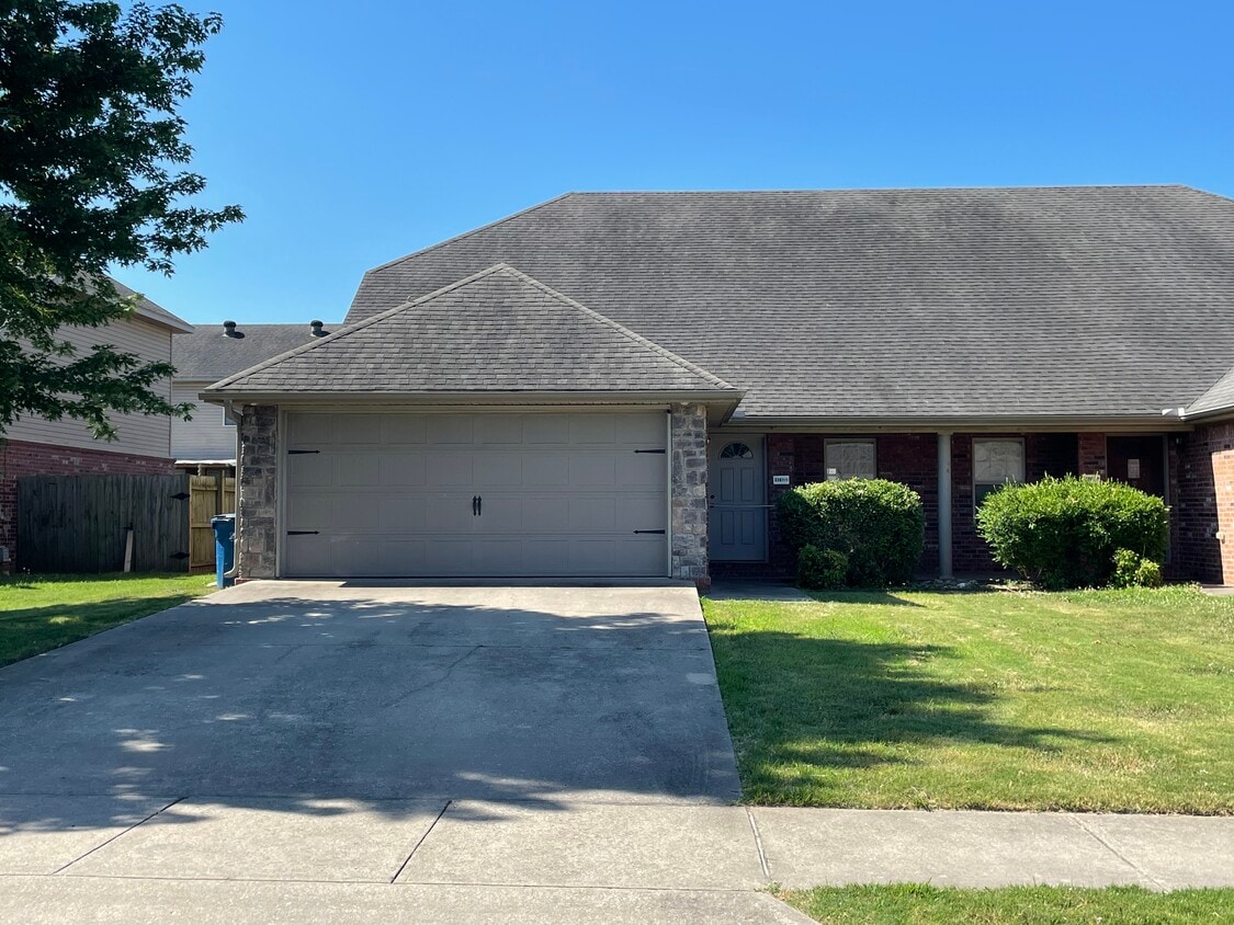 Photo - 3201 SW Amberwood Ave - #1