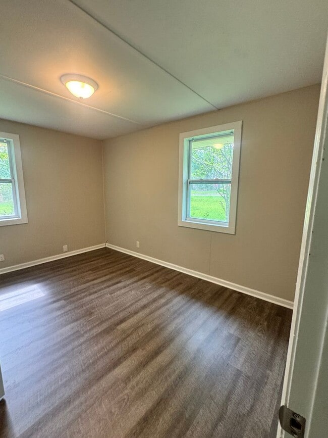Photo - 307 Crawford Ln