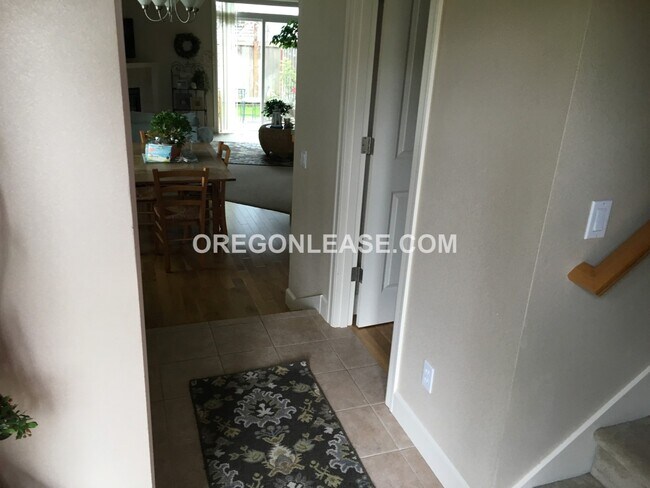 Photo - 3 bed 2.5 bath townhome in North Eugene Unit 2496 Belle Terra Dr