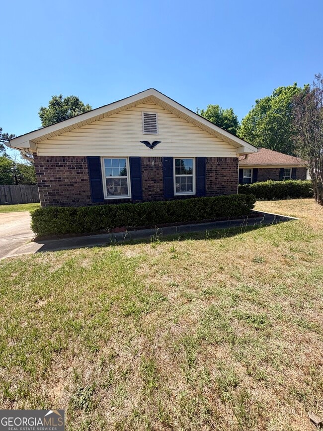 Photo - 131 Foxwood Cir