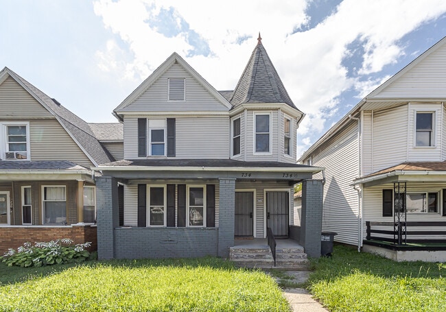 Building Photo - 734 Parker Ave
