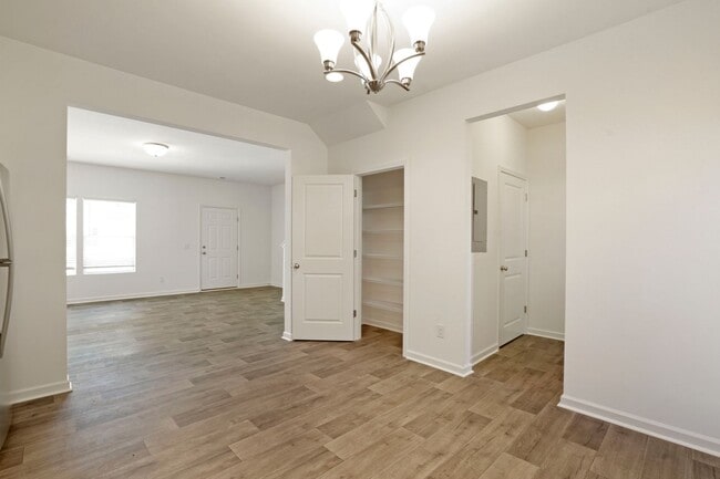 Photo - 209 Banbury Ln