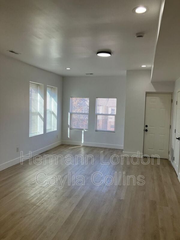 Photo - 5832-5834 Etzel Avenue