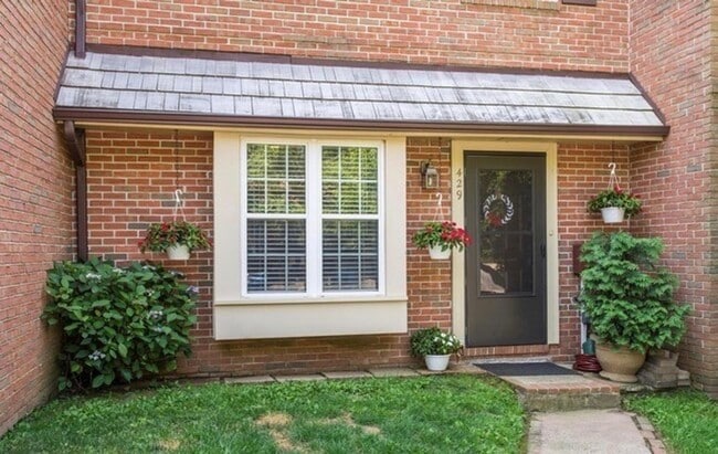 Beautiful updated 3-bedroom 1.5 bath townh... - Beautiful updated 3-bedroom 1.5 bath townh... Casa