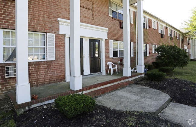 Jamestown, Village - Jamestowne Village