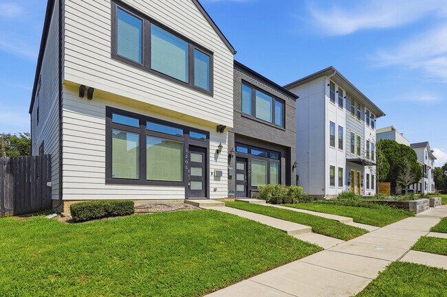 Photo - 3205 Forest Park Blvd
