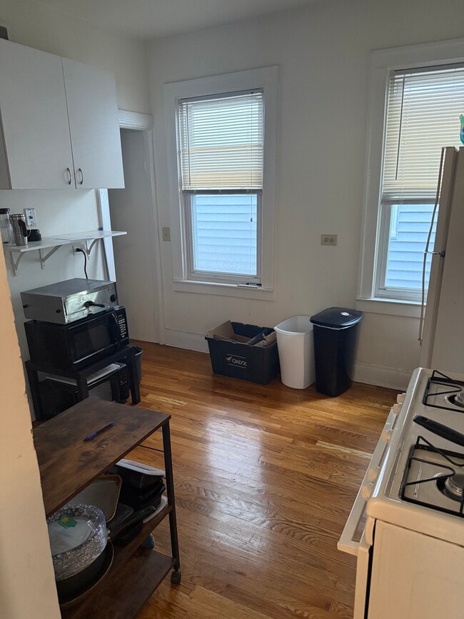 kitchen but being remodeled - 2305 W Fullerton Ave Unidad #2
