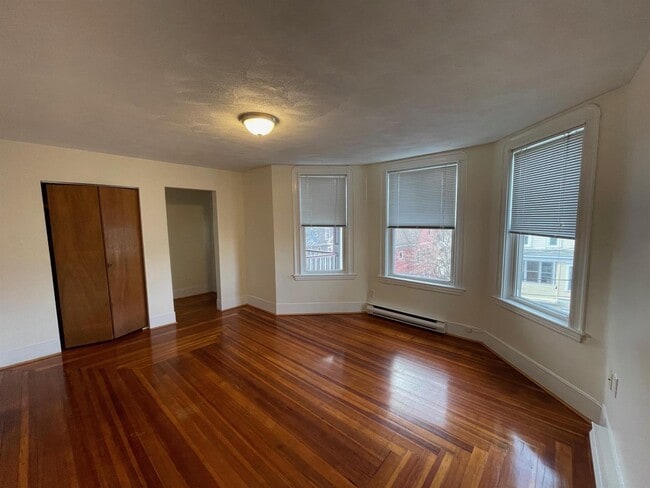 Building Photo - 14 Garrison Ave Unit 9