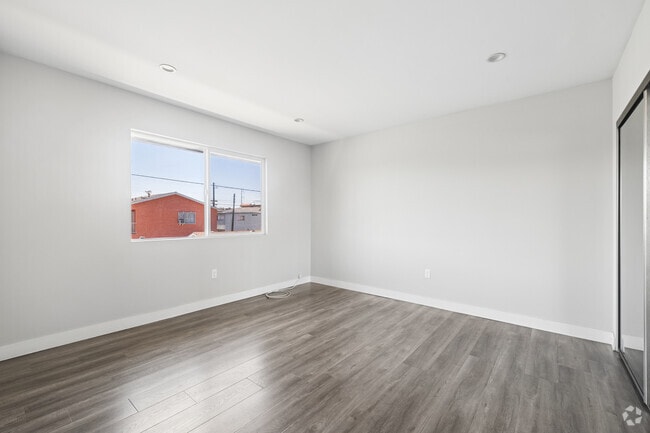 2BR, 1BA - 900SF - Bedroom