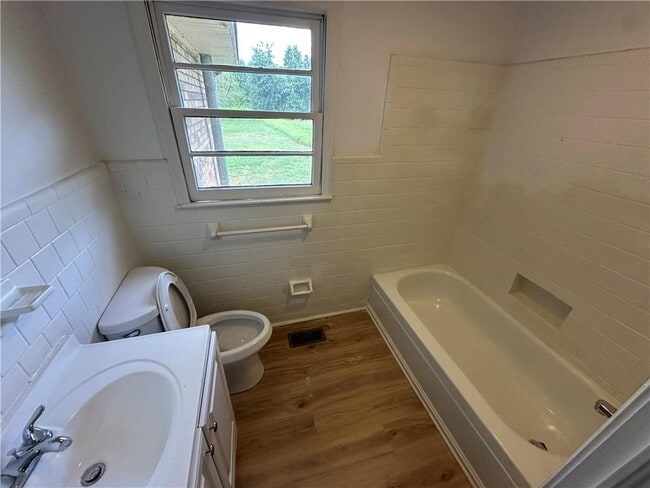 Photo - 3855 Martin Rd