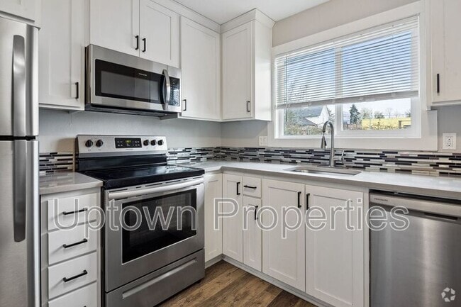 Building Photo - 8043 NE Flanders St Rental