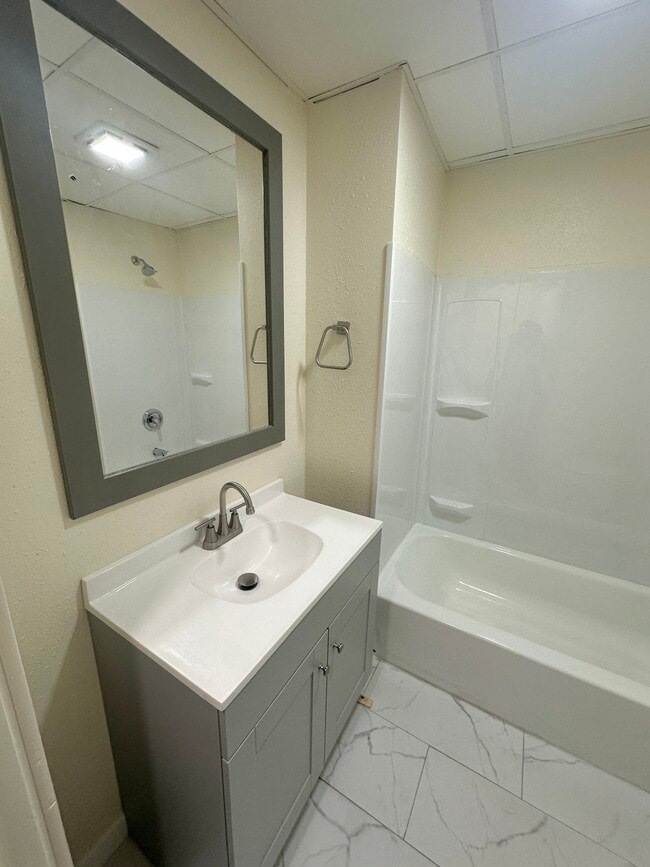 Photo - 823 N 5th St Unit Apartment C