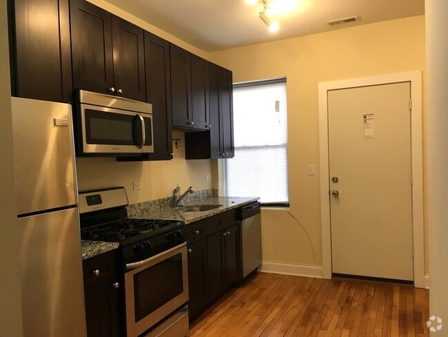 Building Photo - 3216 W Argyle St Unit 2 Rental