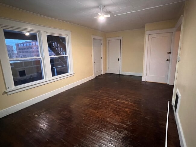 Building Photo - 155 Willow St Unit 2