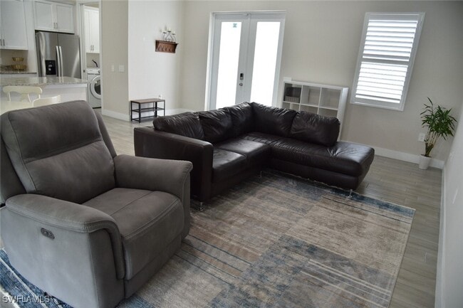 Building Photo - 4666 Villa Capri Ln