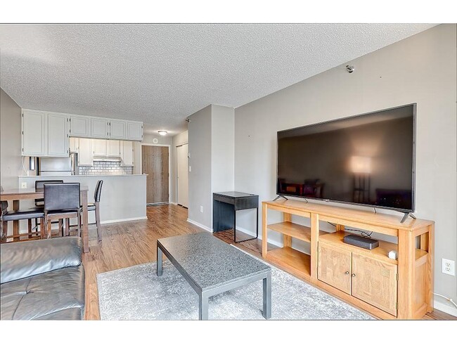 Photo - 433 S 7th St Unidad 1607