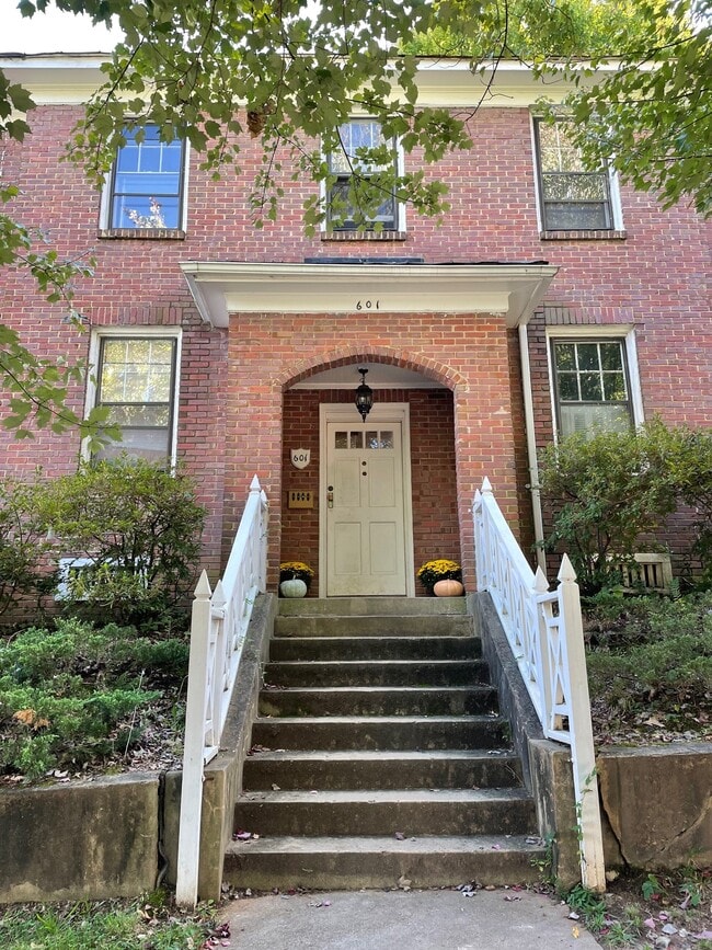 Building Photo - 601 Hinsdale St Unit 2 Rental