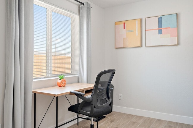 Photo - 1732 E Elwood St Unidad SI ID1244308P