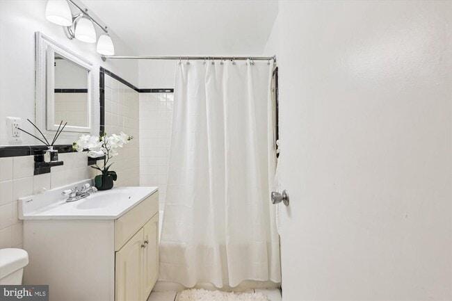 Building Photo - 3601 Wisconsin Ave NW Unit 111