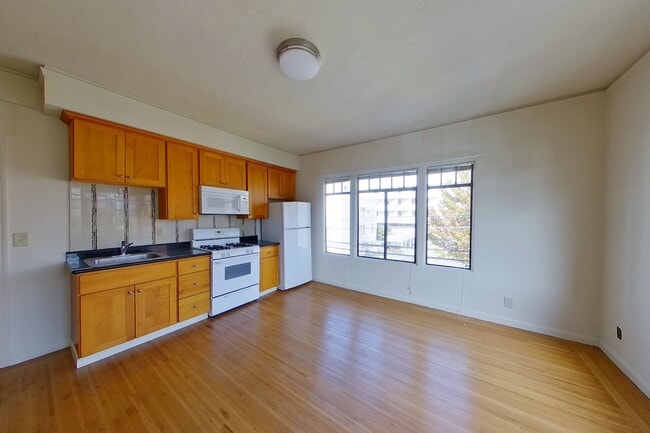 Photo - 2030 Dwight Way