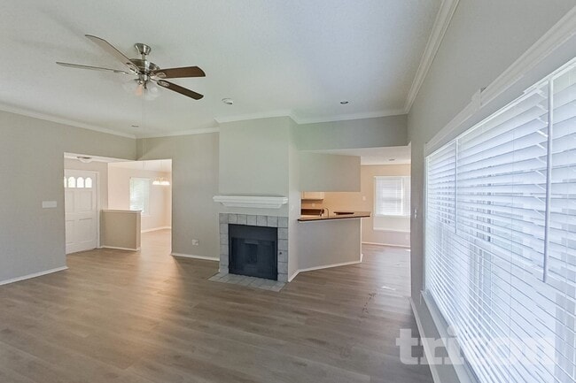 Photo - 1253 Essex Dr