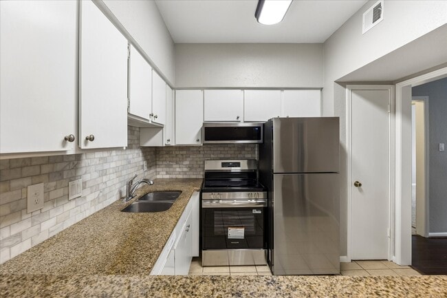 Photo - 2100 Tanglewilde St Unidad 124