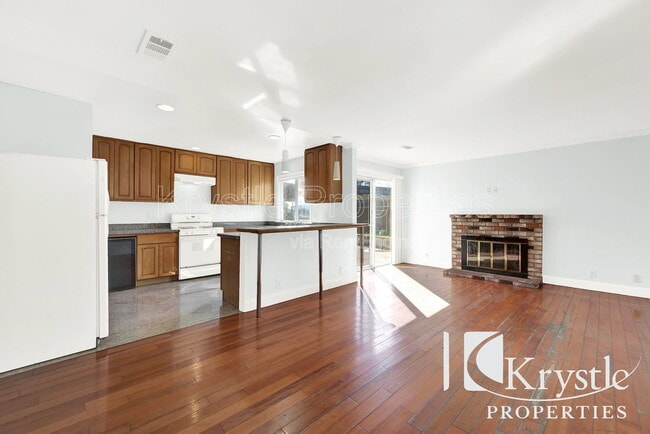 Photo - 121 Radcliffe Dr