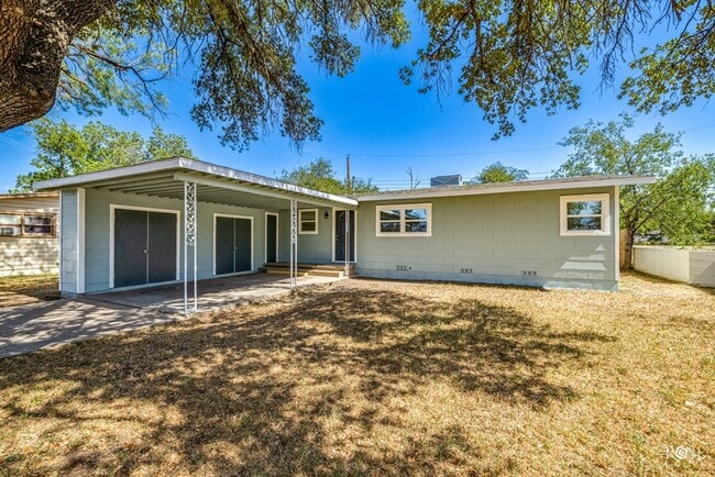 NOW AVAILABLE - 3 Bedroom Home in College ... - NOW AVAILABLE - 3 Bedroom Home in College ...