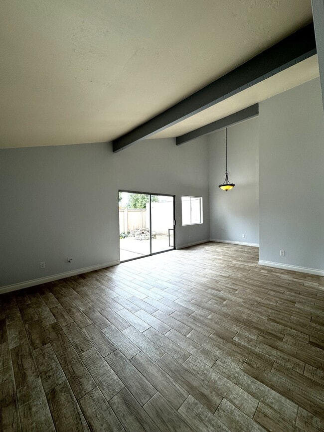 440 Parkside Dr