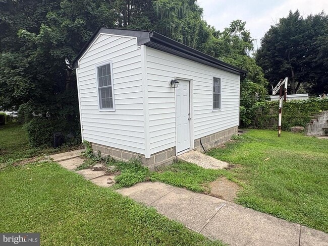 Photo - 825 W 3rd St