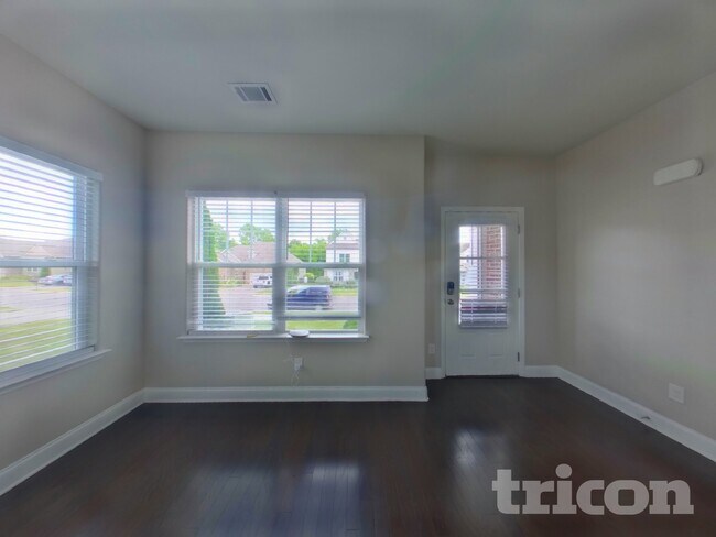 Photo - 1023 Solomon Ln