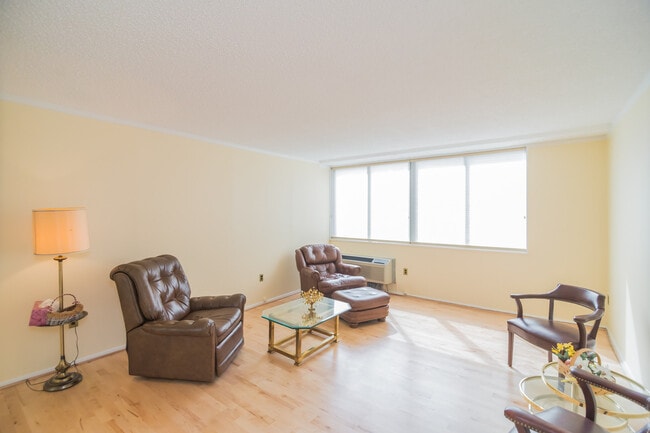Bedroom 2 - 1325 18th St NW Unit 212